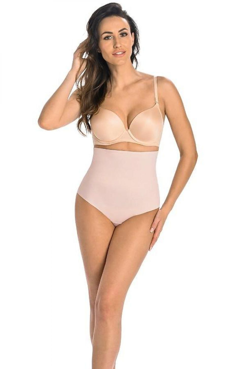 Femme portant des culottes modelantes taille haute, lingerie sculptante pour un contrôle du ventre et une silhouette affinée, faisant partie de la collection de lingerie gainante pour le remodelage du corps et le soutien.