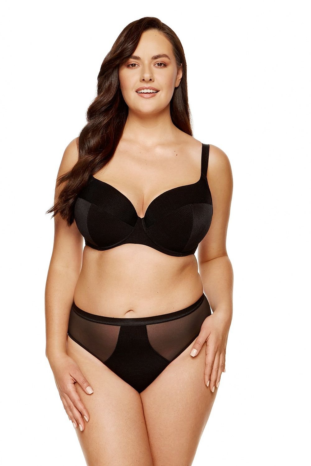 Gorteks black padded bra front view on curvy model showcasing supportive fit and rounded shaping